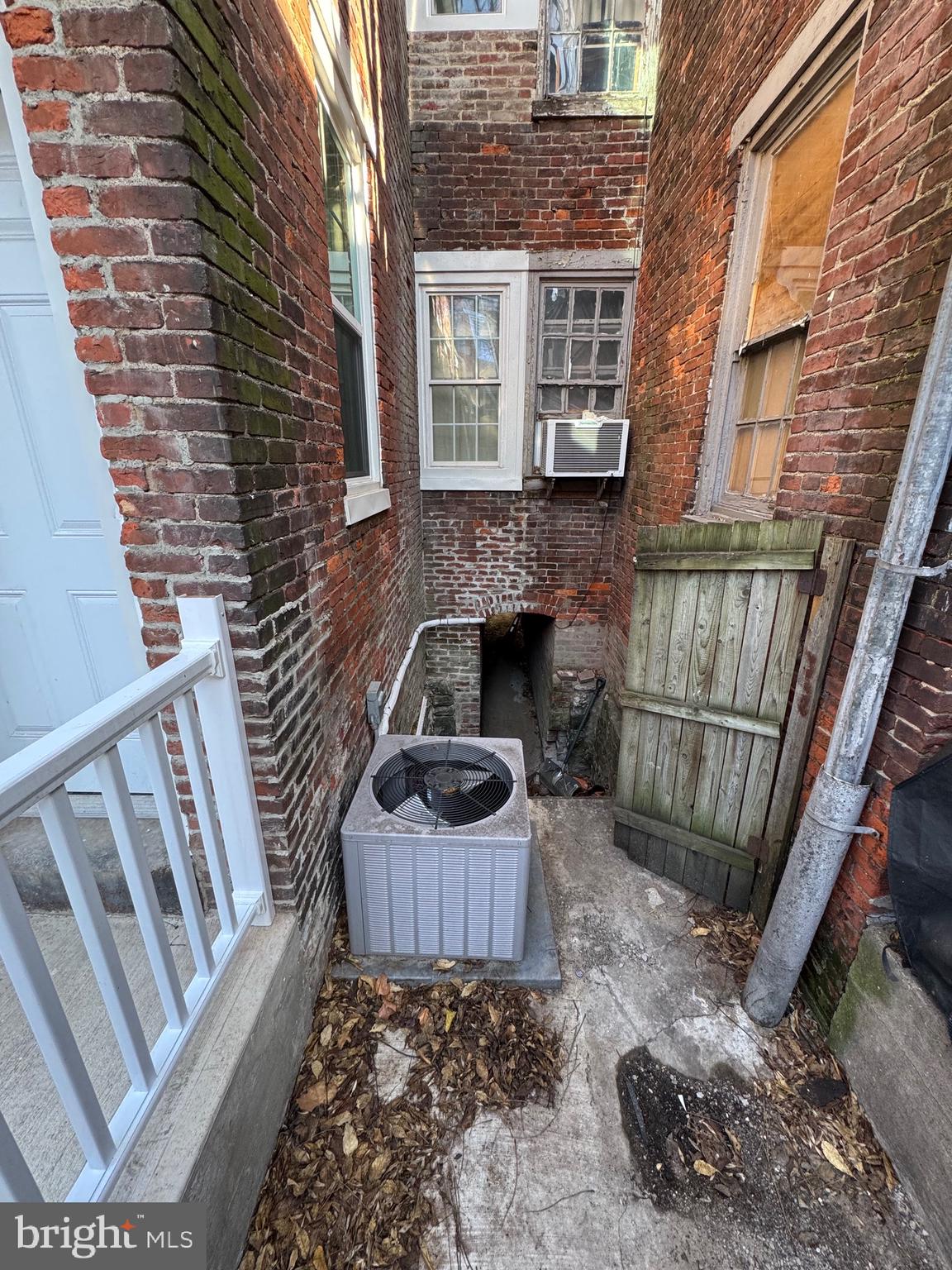 348 NECTARINE STREET