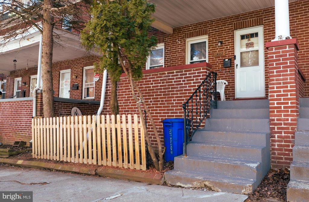 1427 NAUDAIN STREET