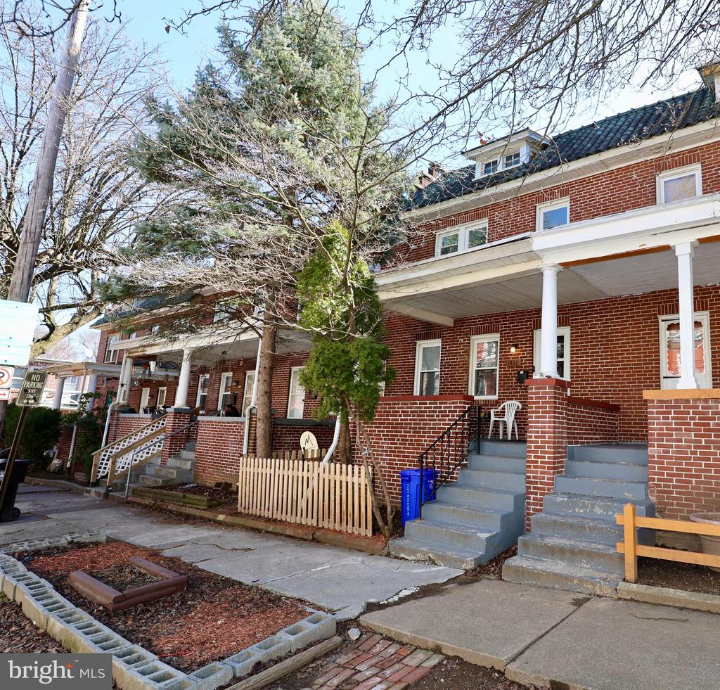 1427 NAUDAIN STREET