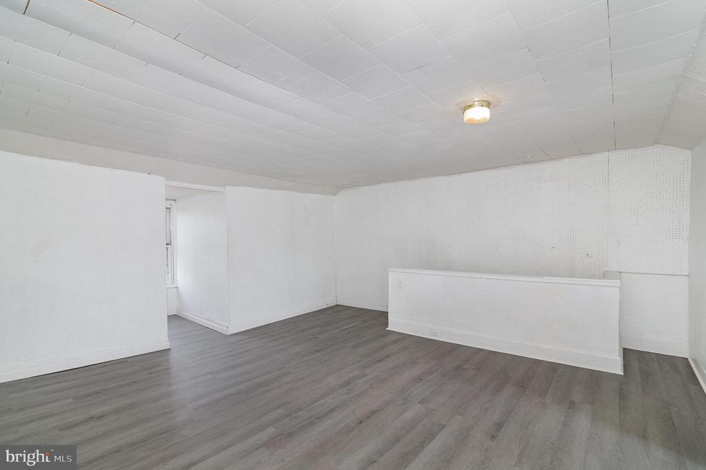 321 S 18TH STREET