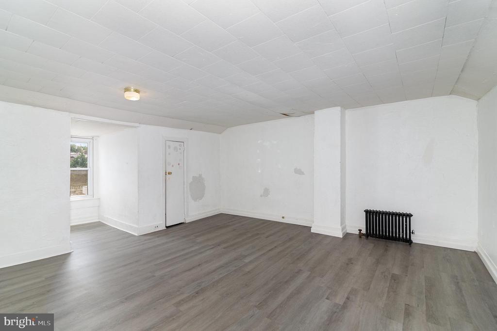 321 S 18TH STREET