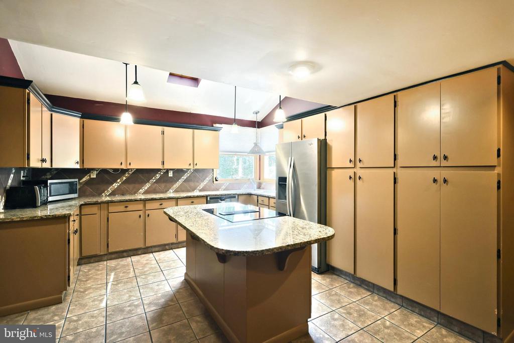 130 PINE HOLLOW ROAD
