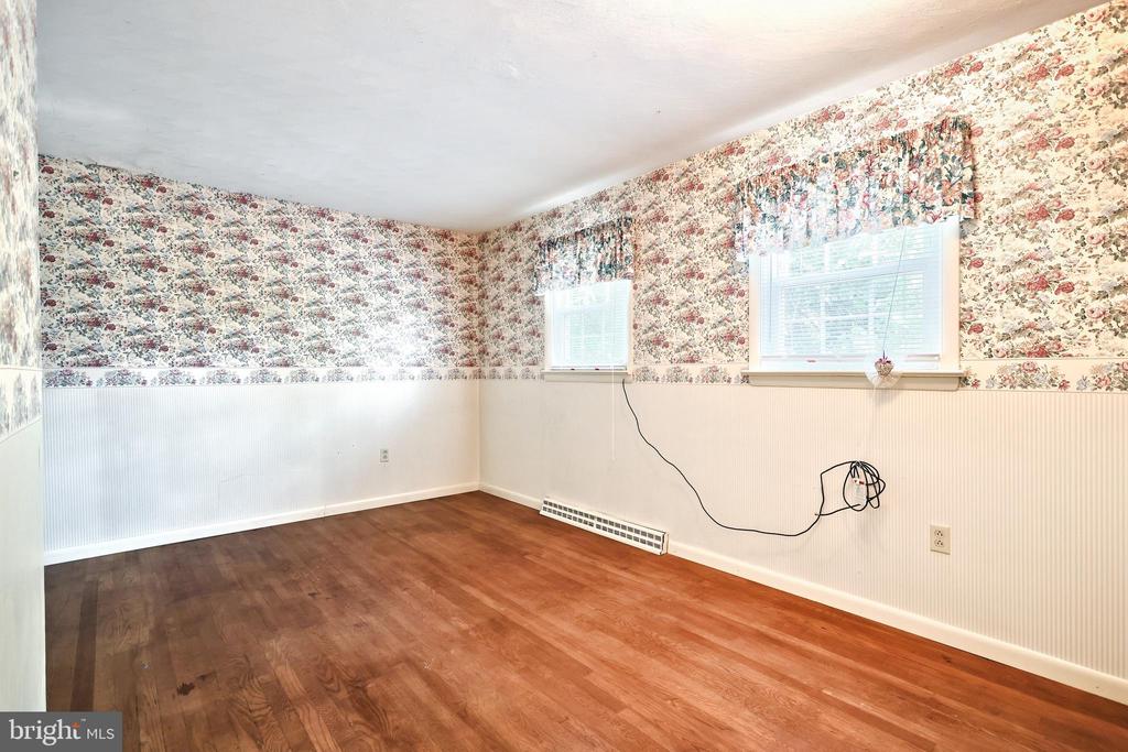 130 PINE HOLLOW ROAD
