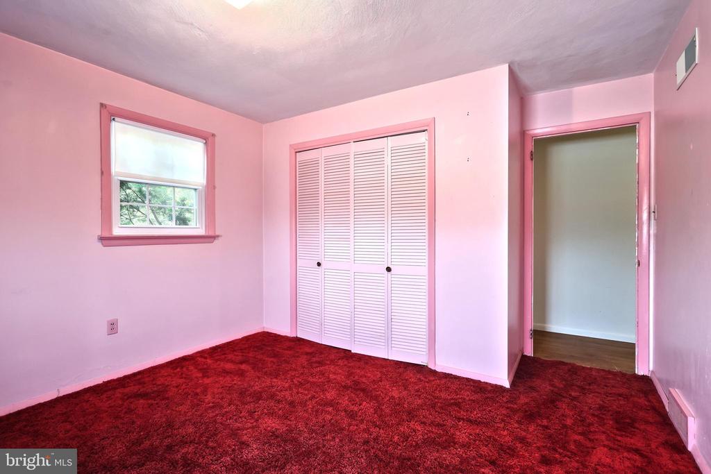 130 PINE HOLLOW ROAD