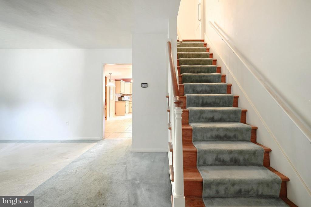 130 PINE HOLLOW ROAD