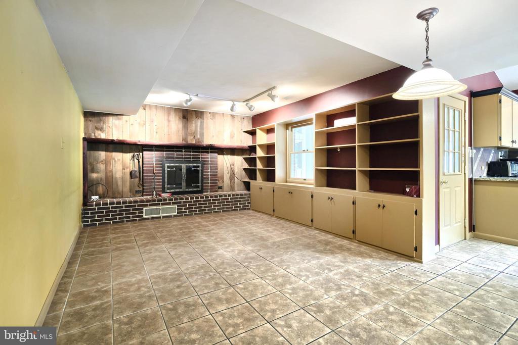 130 PINE HOLLOW ROAD