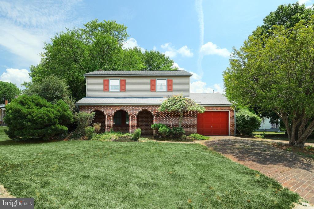 130 PINE HOLLOW ROAD