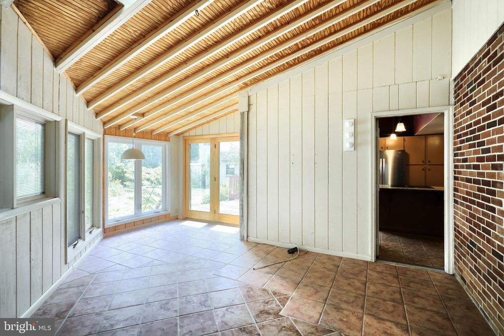 130 PINE HOLLOW ROAD