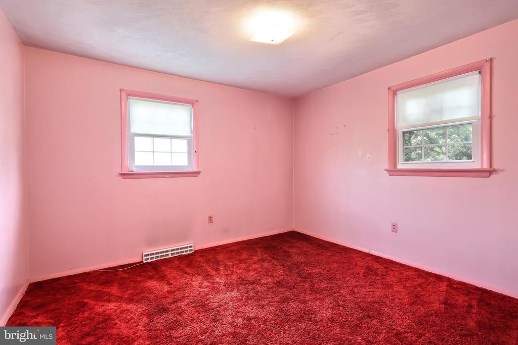 130 PINE HOLLOW ROAD