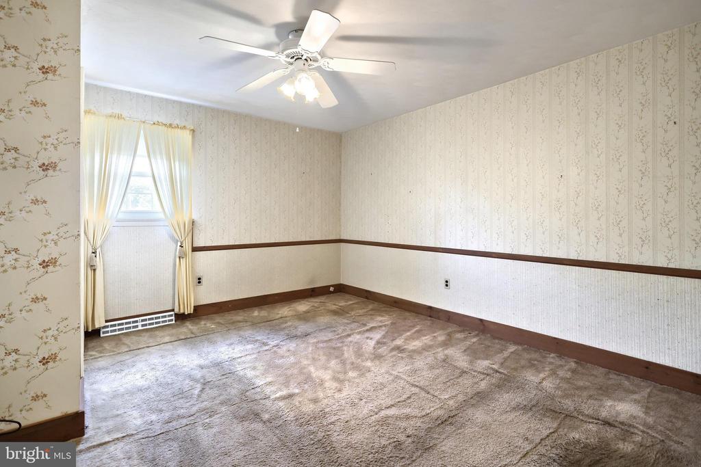 130 PINE HOLLOW ROAD
