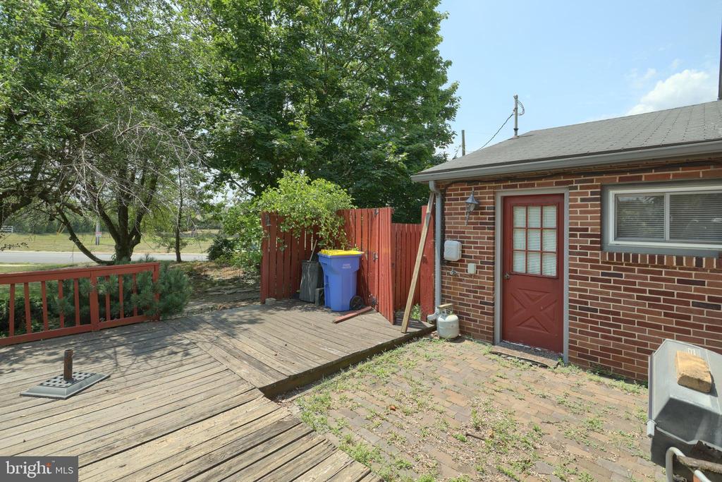 130 PINE HOLLOW ROAD