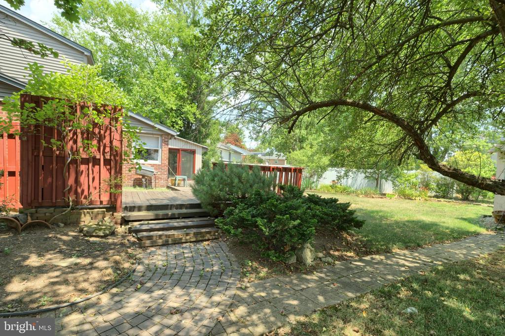 130 PINE HOLLOW ROAD