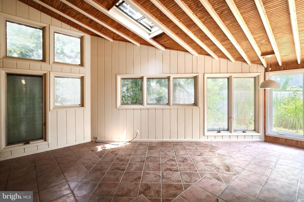 130 PINE HOLLOW ROAD