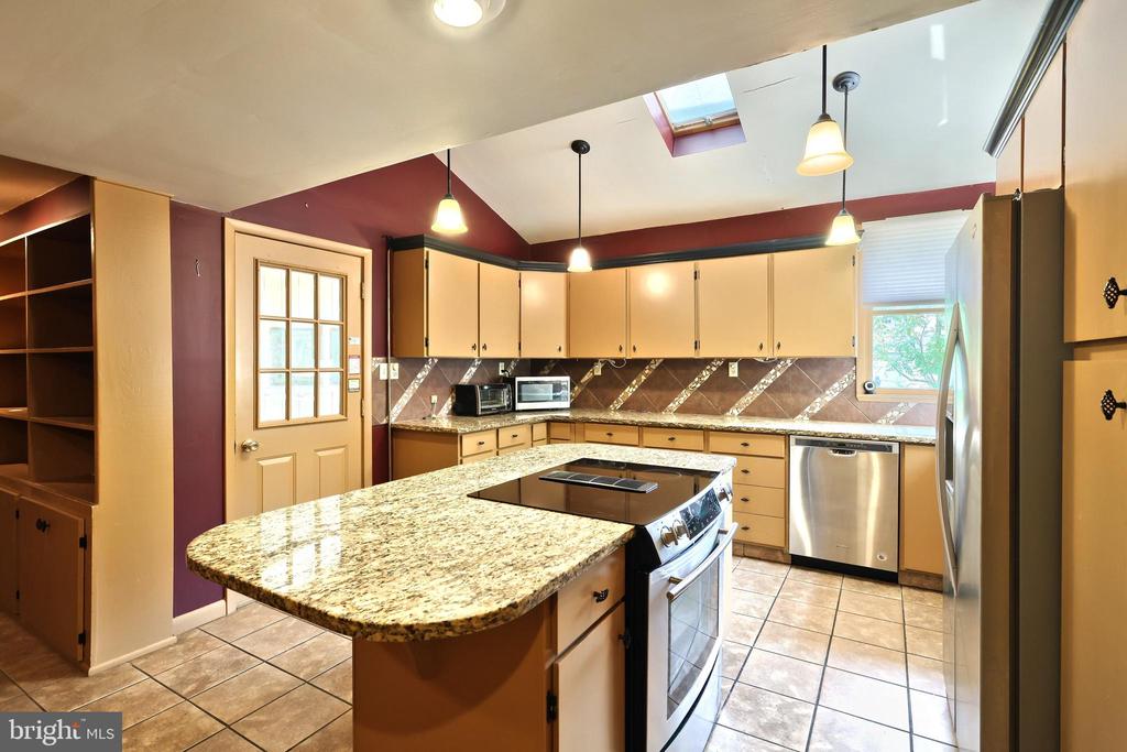 130 PINE HOLLOW ROAD