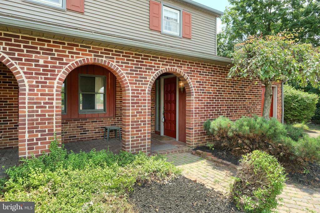 130 PINE HOLLOW ROAD