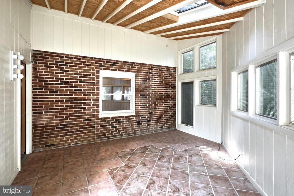 130 PINE HOLLOW ROAD