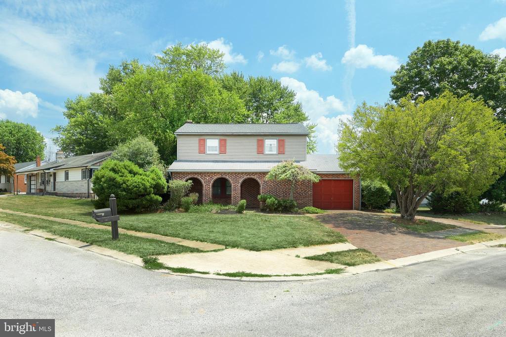130 PINE HOLLOW ROAD