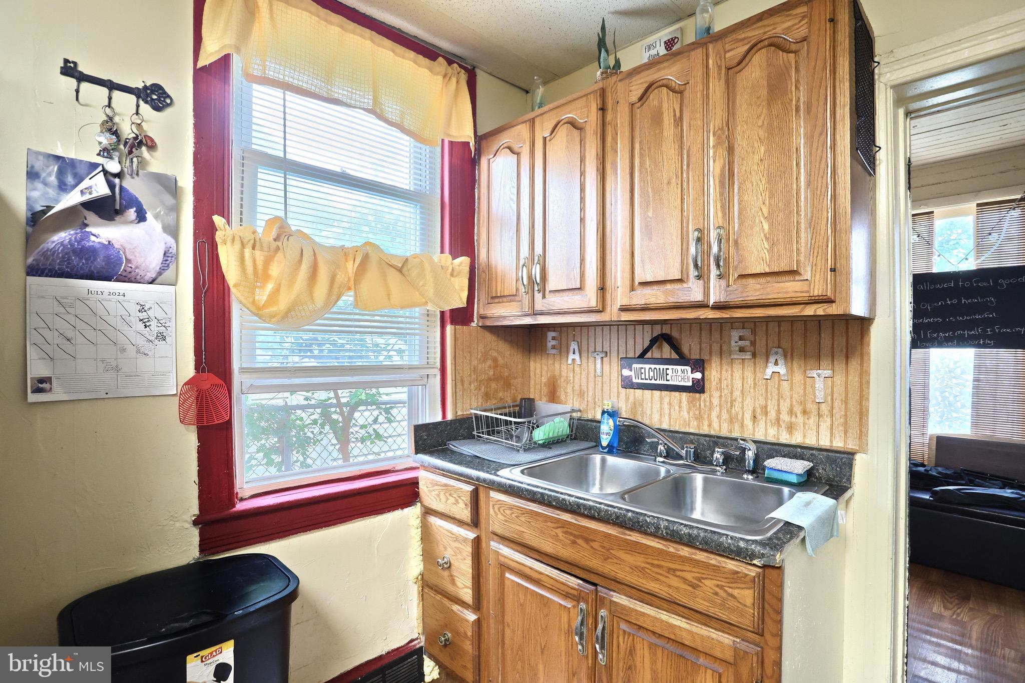 348 S PERSHING AVENUE