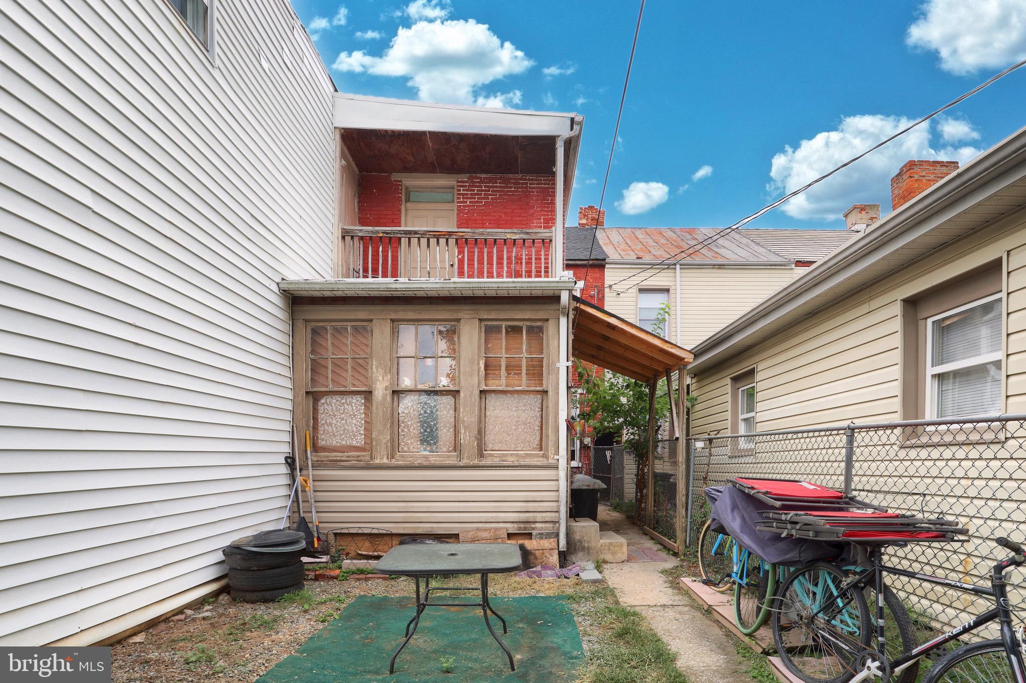 348 S PERSHING AVENUE
