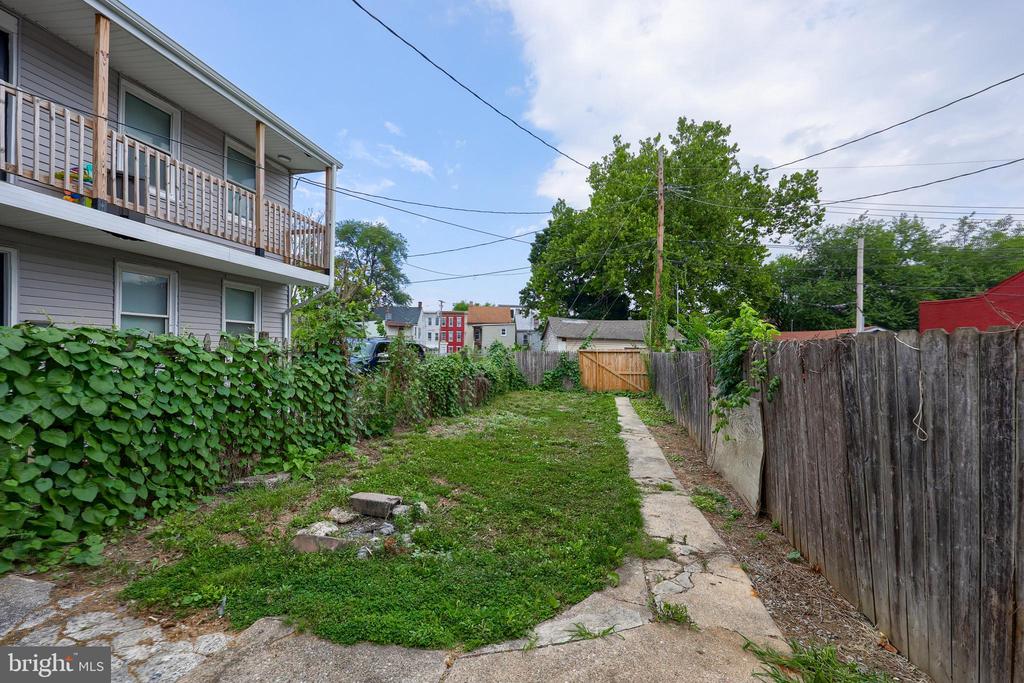 223 E WALNUT STREET