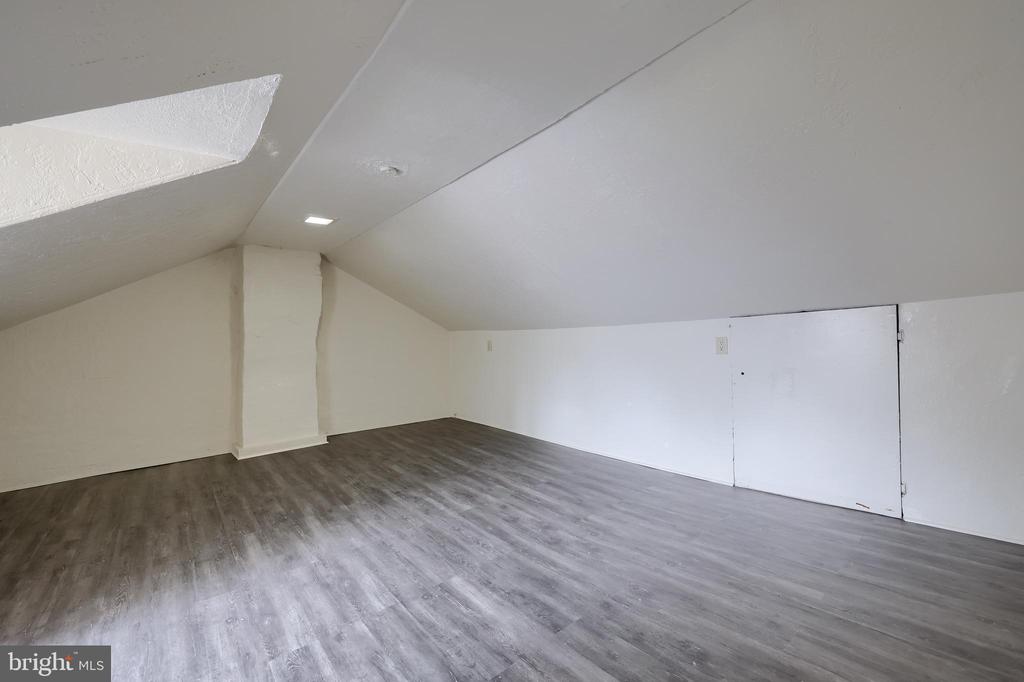 223 E WALNUT STREET