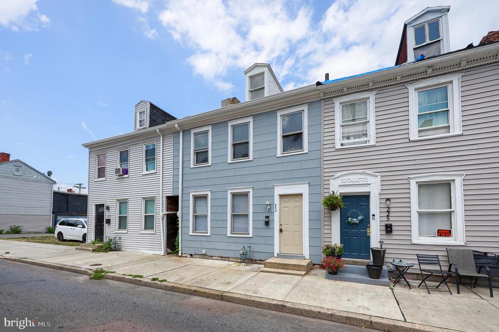 223 E WALNUT STREET