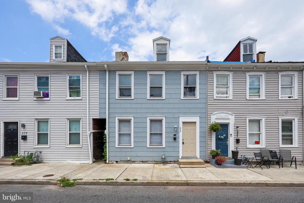 223 E WALNUT STREET