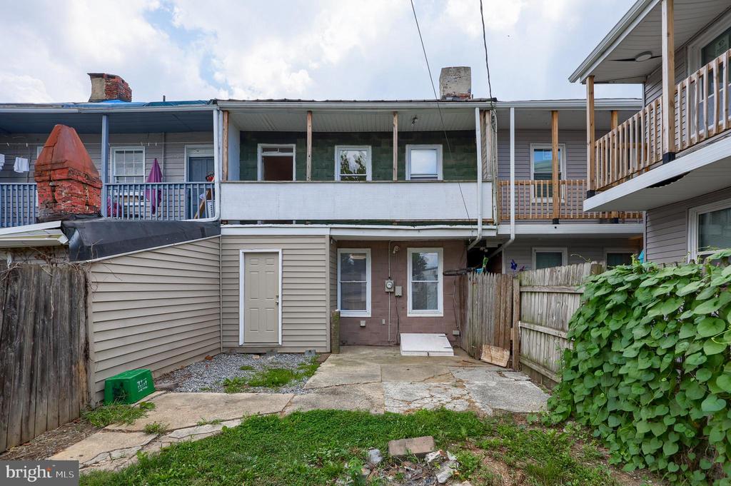 223 E WALNUT STREET
