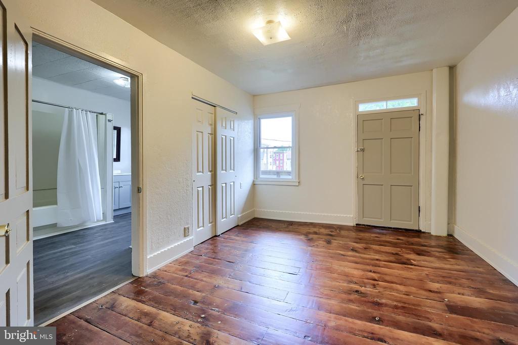 223 E WALNUT STREET