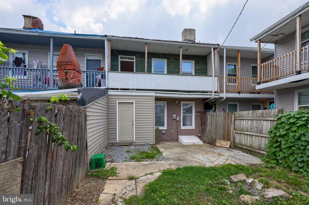 223 E WALNUT STREET