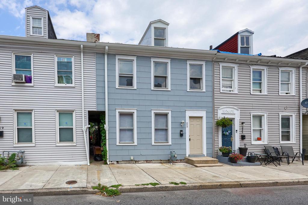 223 E WALNUT STREET