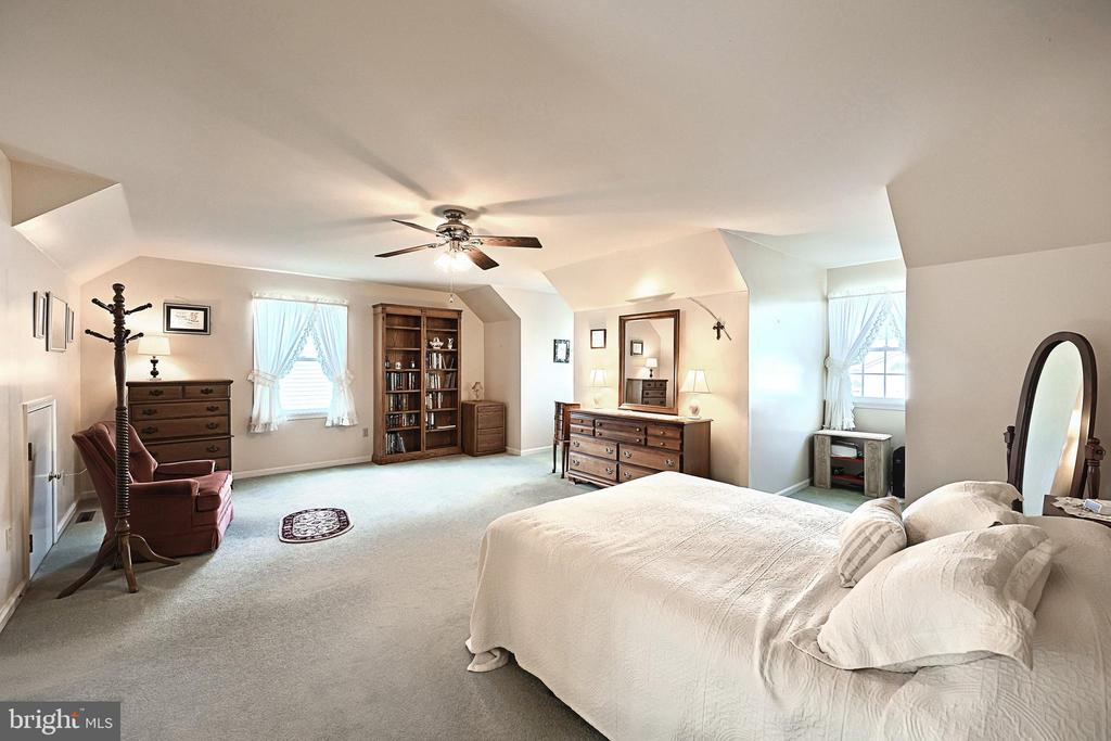 2716 SPARROW DRIVE