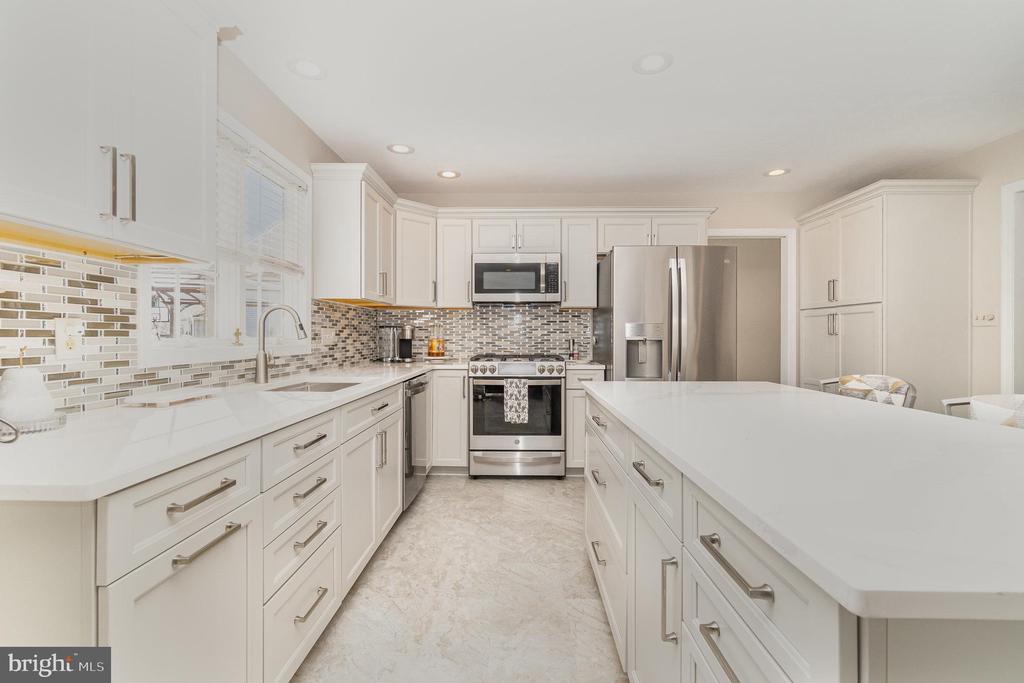 1400 GREENMEADOW DRIVE