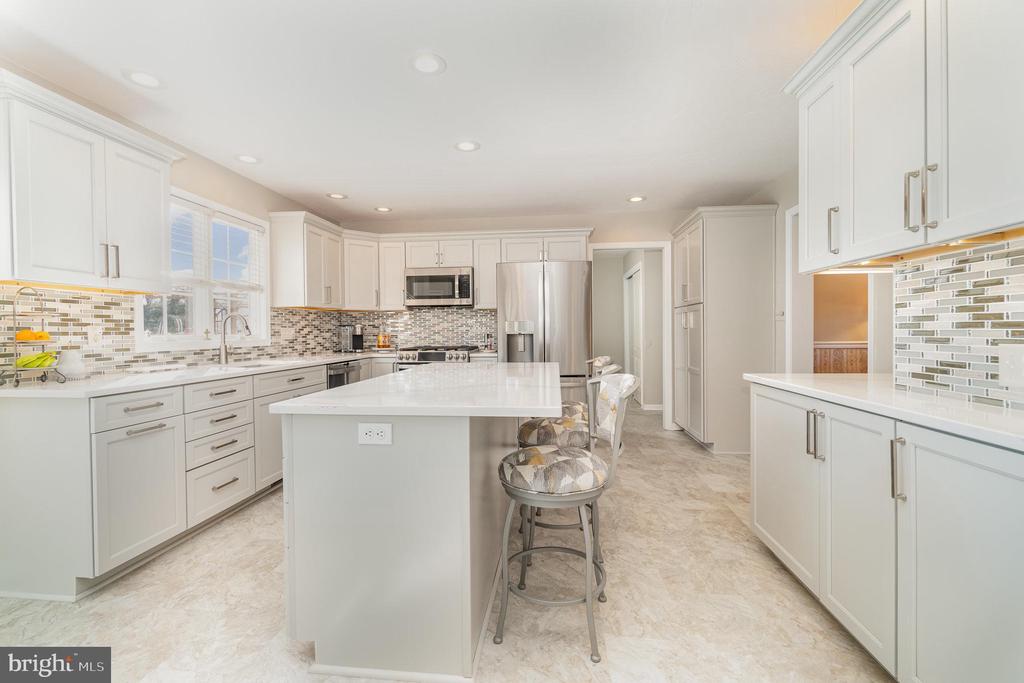 1400 GREENMEADOW DRIVE