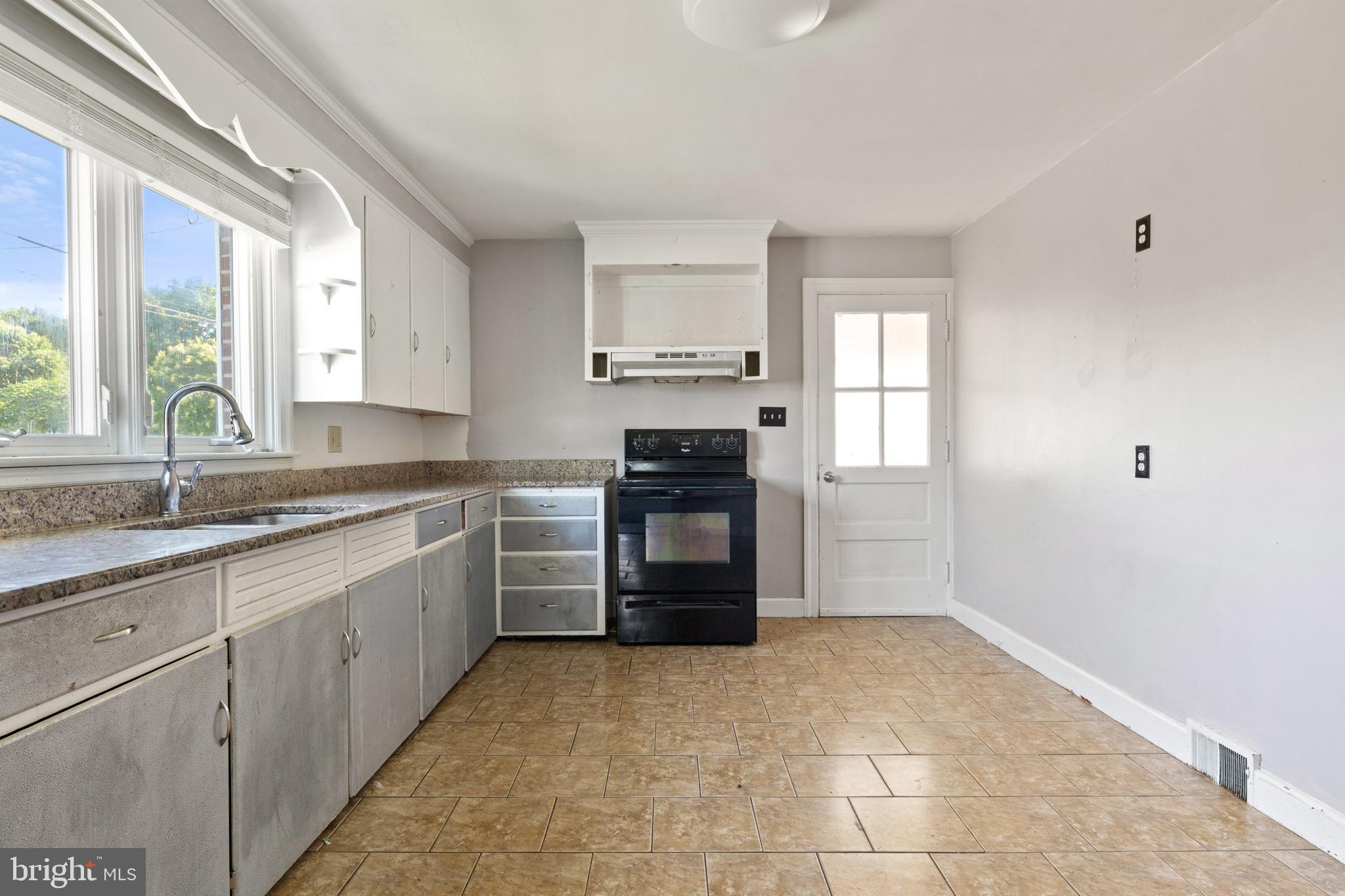 802 W MIDDLE STREET