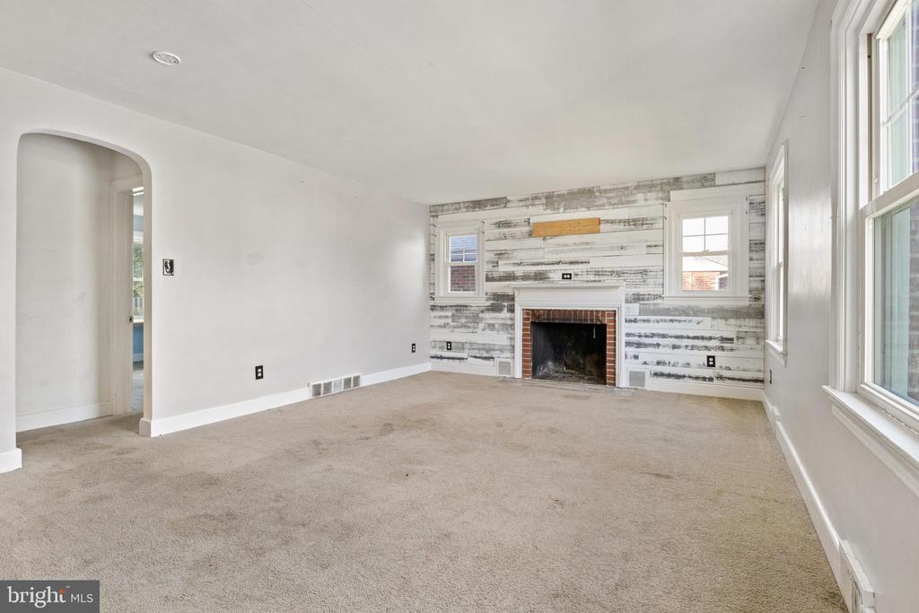 802 W MIDDLE STREET