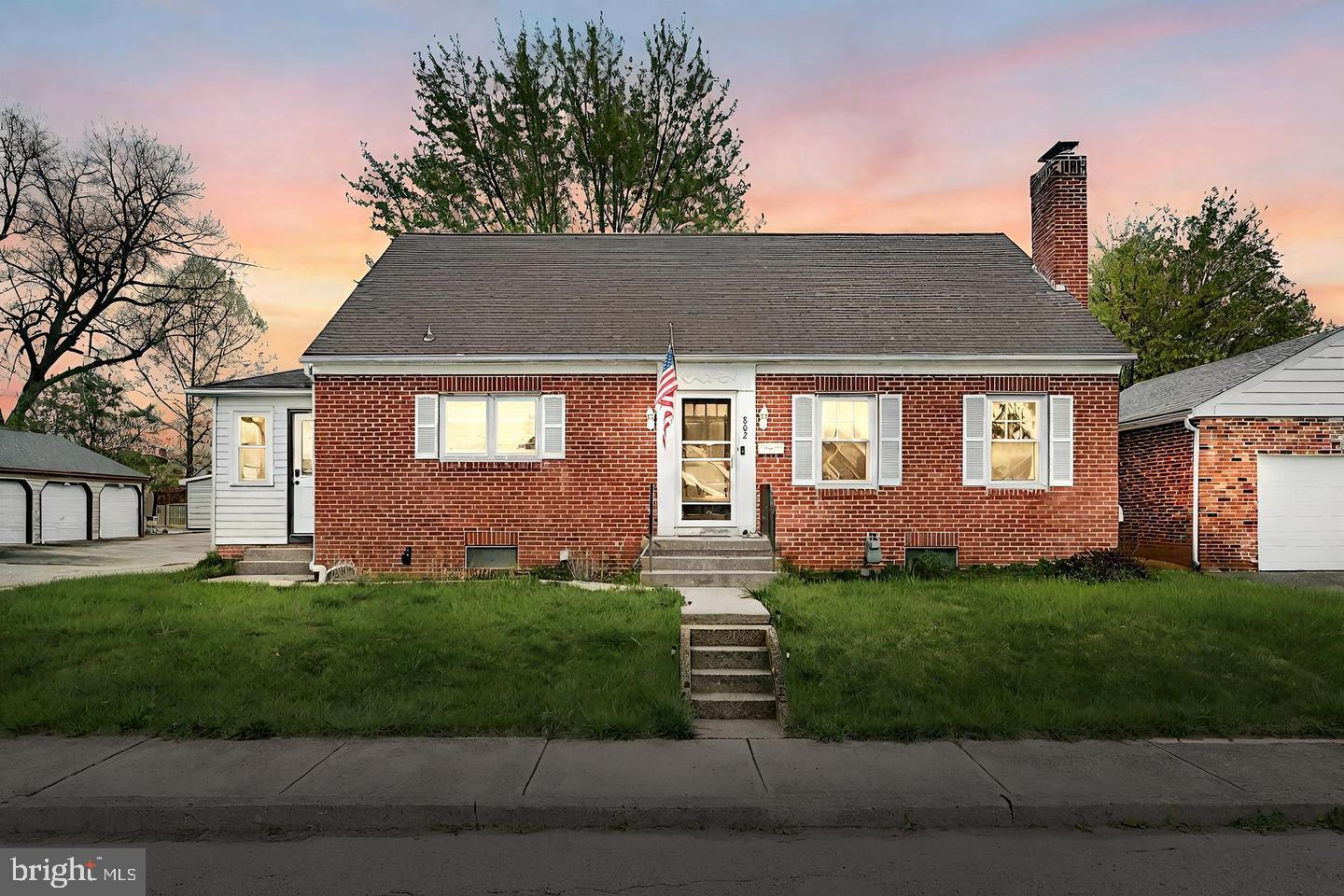 802 W MIDDLE STREET