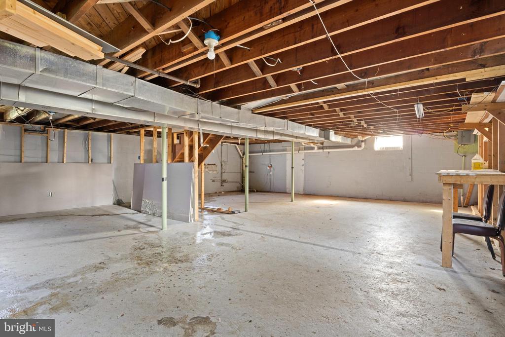 802 W MIDDLE STREET
