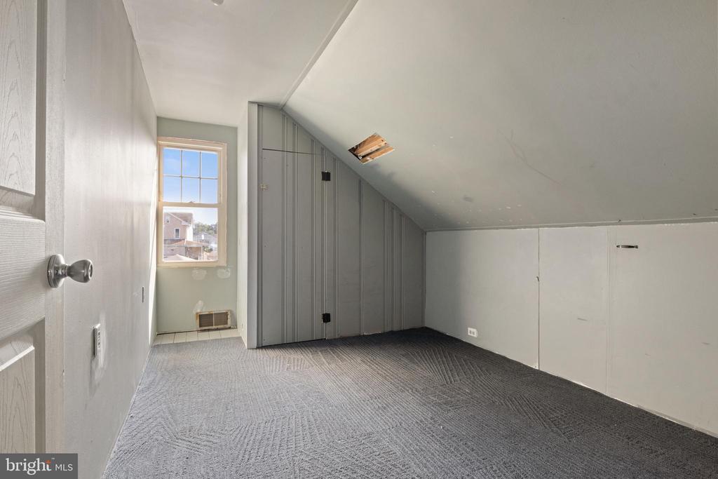 802 W MIDDLE STREET