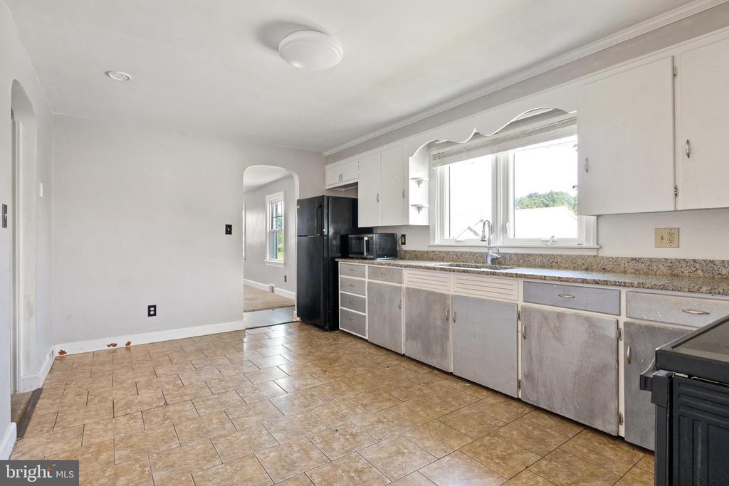 802 W MIDDLE STREET