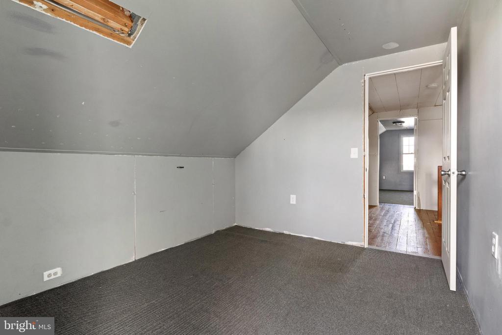 802 W MIDDLE STREET