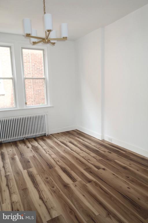 921 W POPLAR STREET