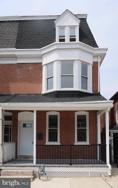 921 W POPLAR STREET