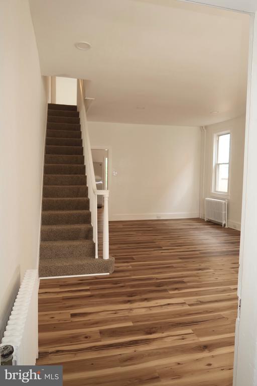 921 W POPLAR STREET