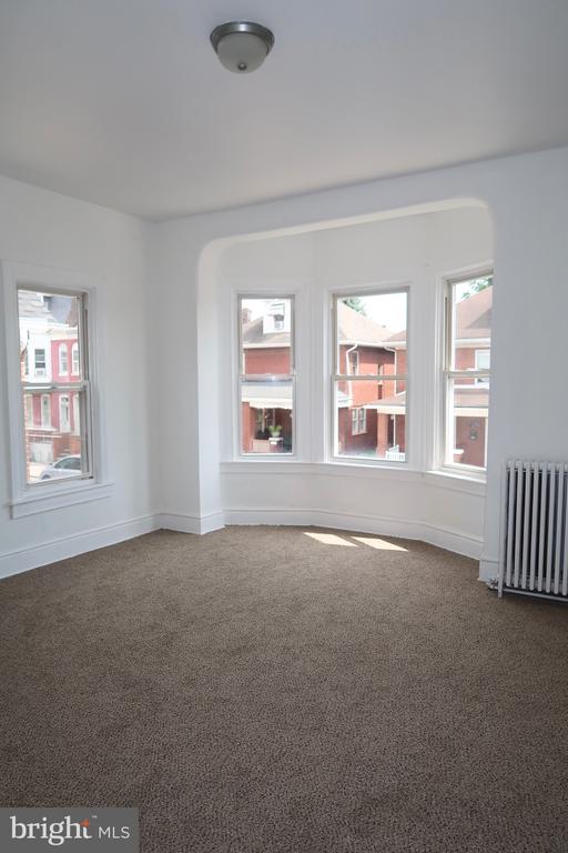 921 W POPLAR STREET