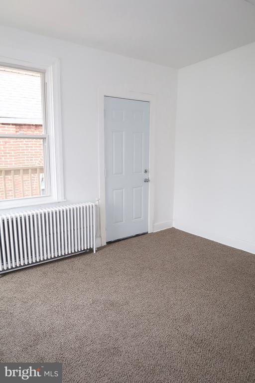 921 W POPLAR STREET