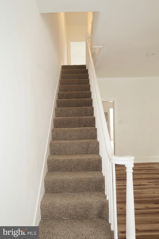 921 W POPLAR STREET