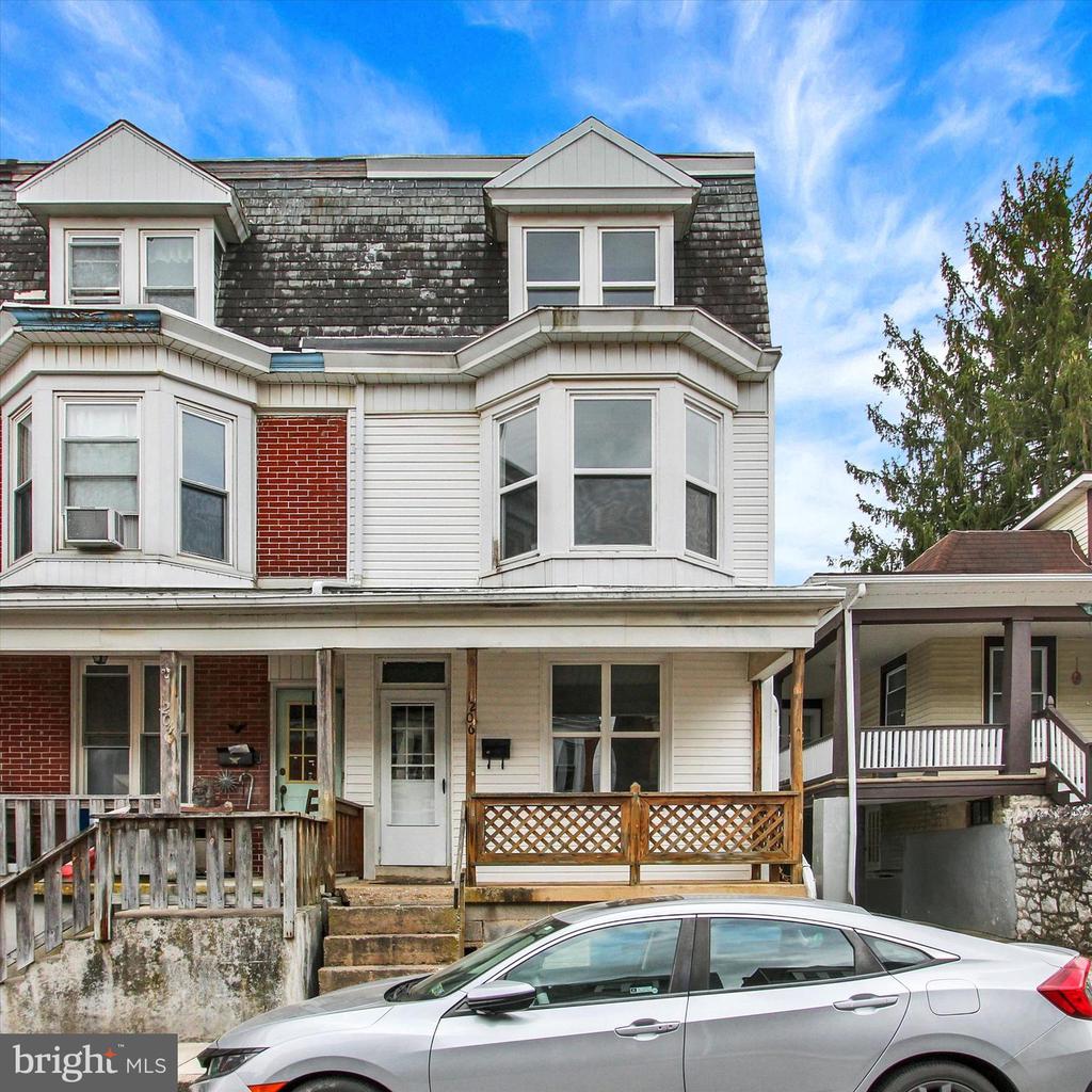 1206 W POPLAR STREET