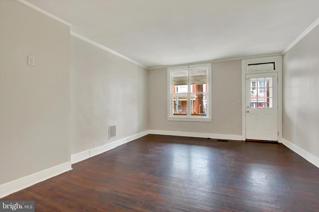 1206 W POPLAR STREET