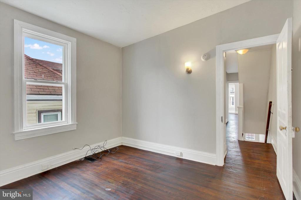 1206 W POPLAR STREET
